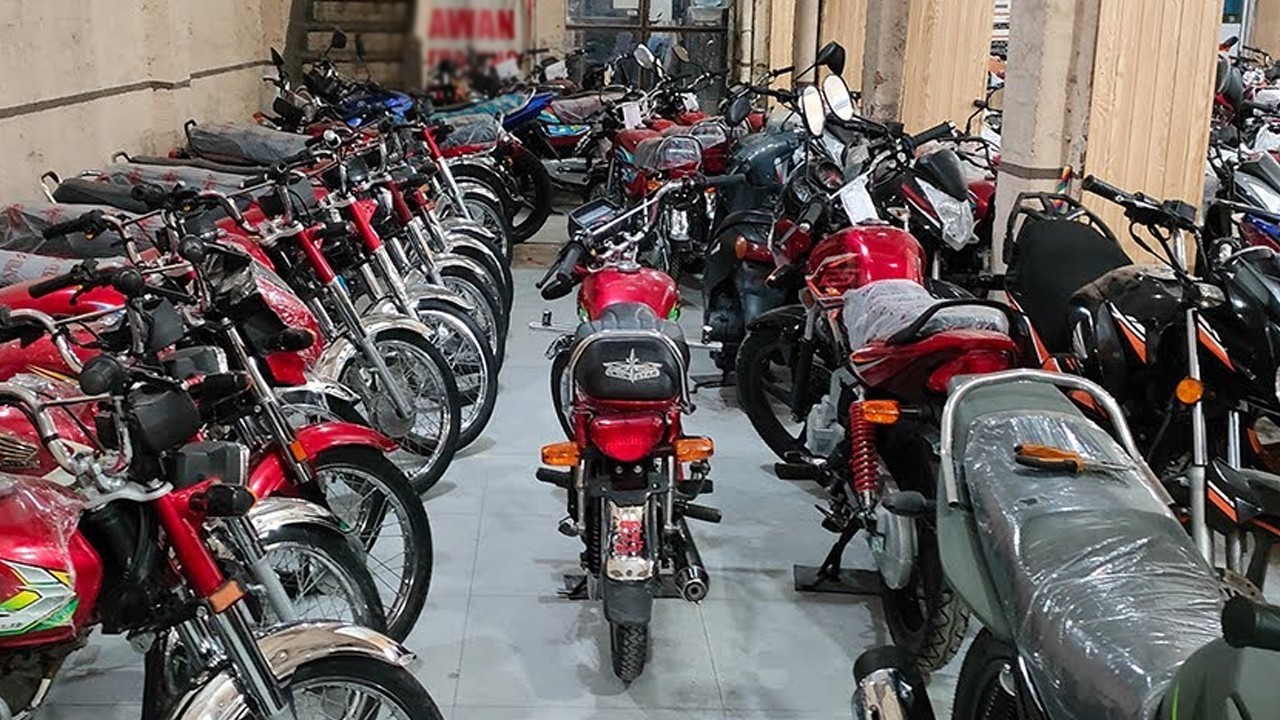 Lahore citizen faces over Rs2.3 mn in e-challans after selling motorbikes on installments