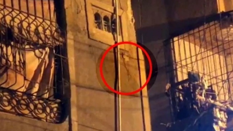 Cracks appear in Lyari building after  5.2 magnitude earthquake in Karachi