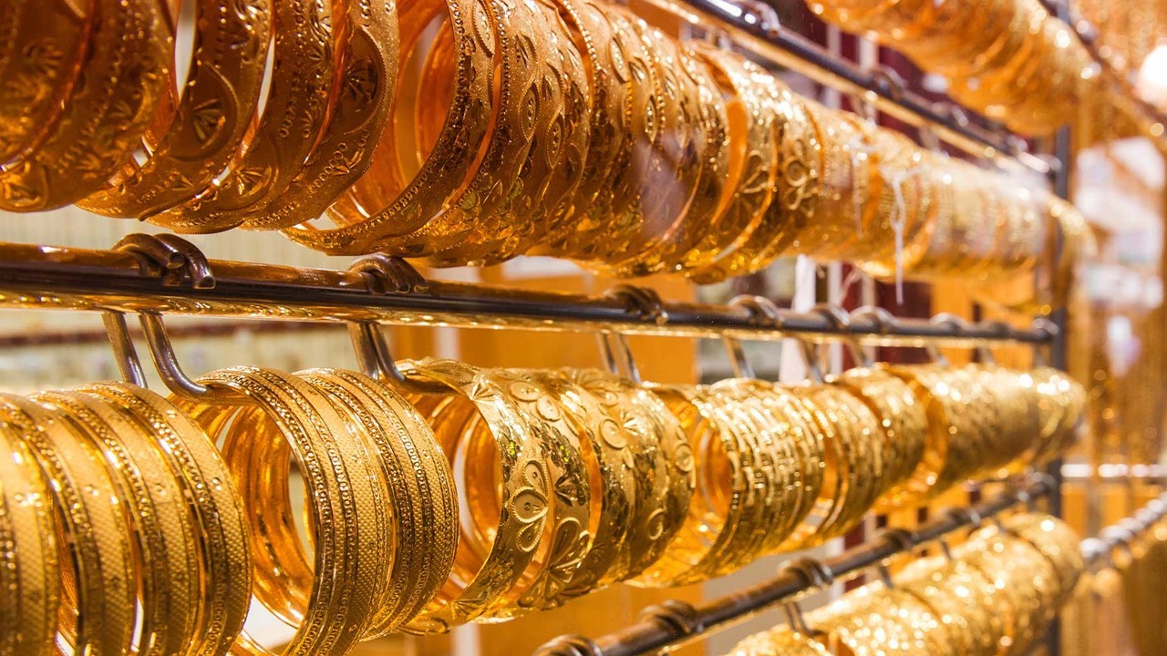 Gold prices rise by Rs2,200 per tola in Pakistan