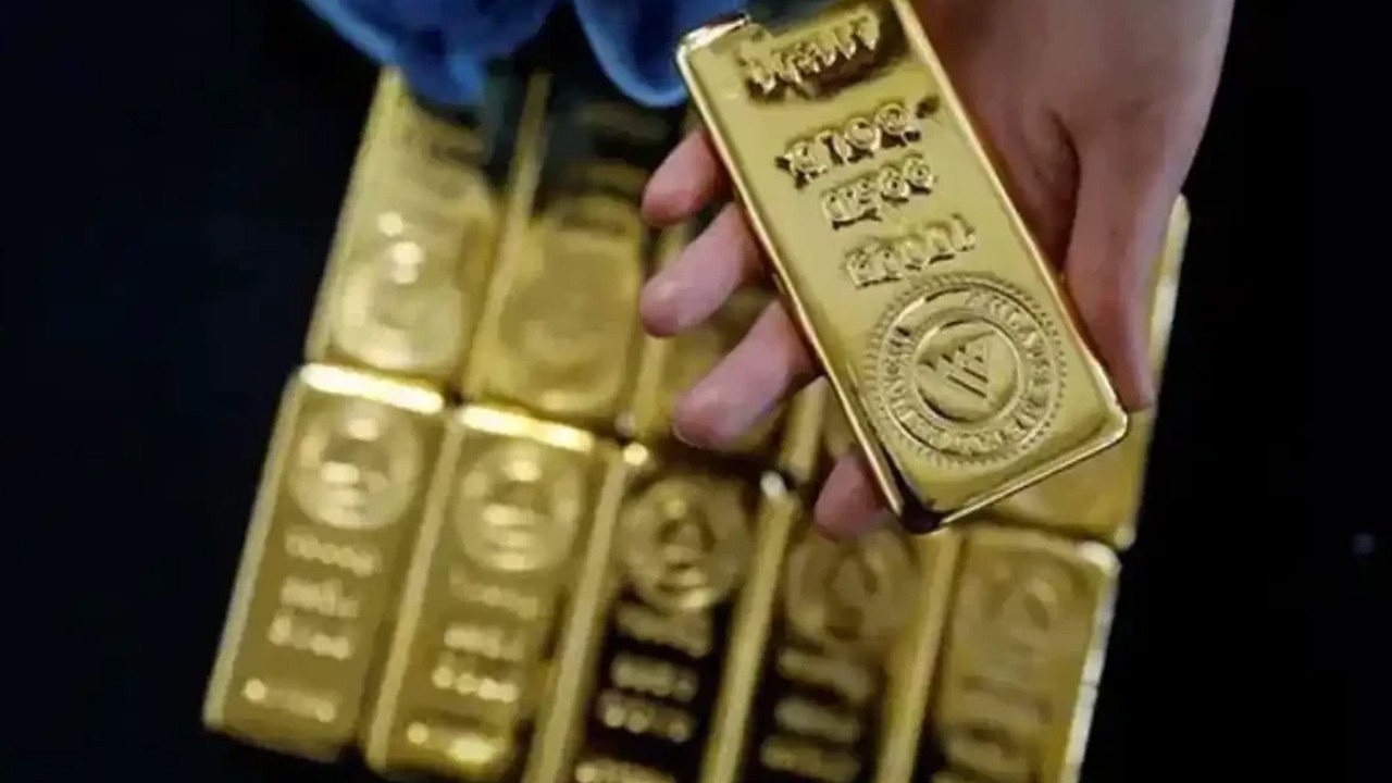 Gold price rose by Rs1,300 per tola