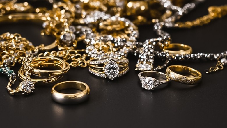 Gold and silver soar record high, investors rush to safety