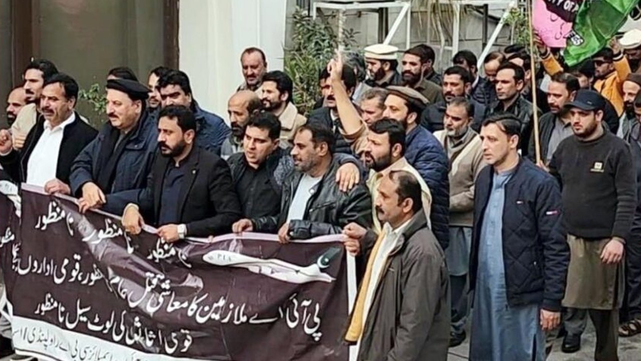 People’s Unity protests near Bilawal House against PIA Privatisation