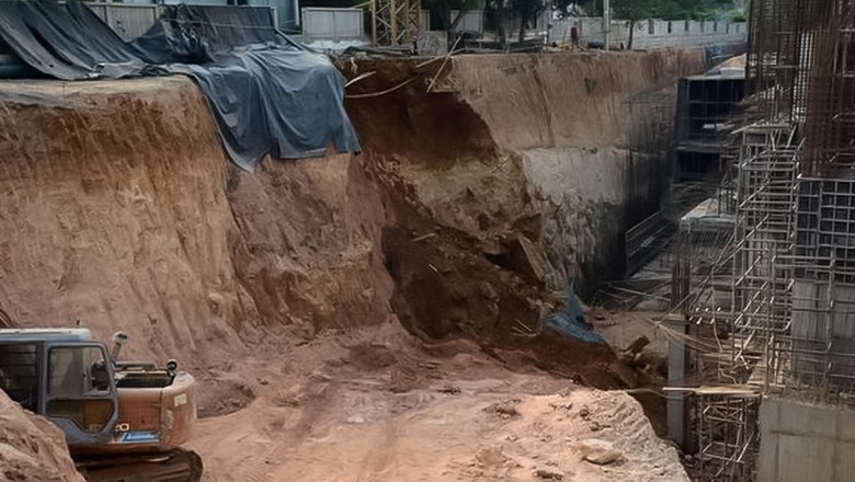 2 labourers buried alive while digging for construction of multi-storey plaza in Sahiwal