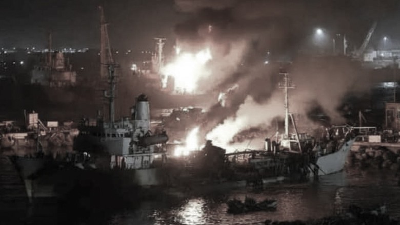 Saudi Arabia bombs Yemen port after UAE shipment of weapons for separatists