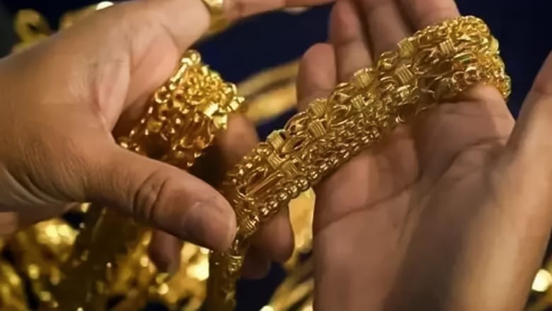 Gold prices drop sharply in Pakistan on first day of 2026