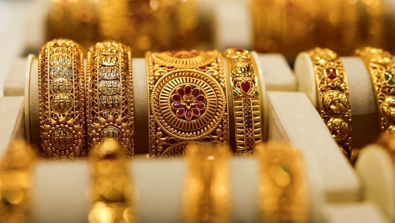 Gold price surged by Rs5,700 in Pakistan