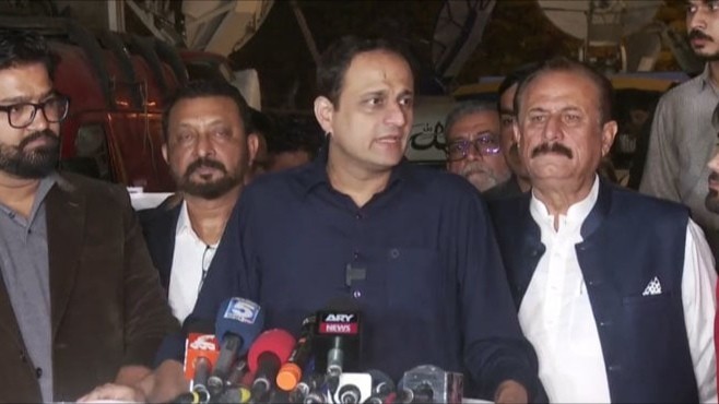 Mayor inaugurates Rs900m solar-powered street lighting initiative on Shahrah-e-Faisal