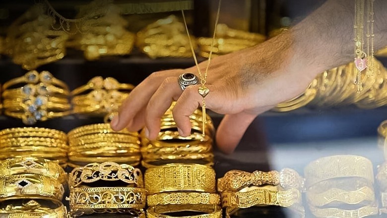 Gold prices drop in Pakistan by Rs600 per tola