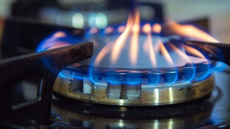Low gas pressure hits households in Karachi as cold weather intensifies