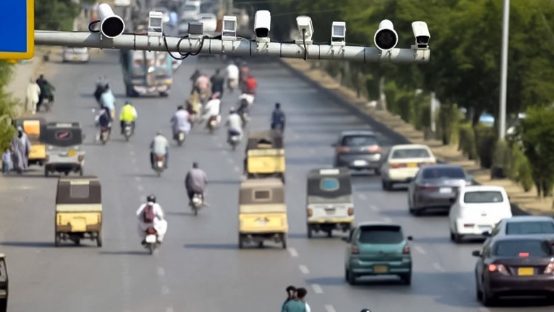 Heavy traffic fines trigger outcry in Karachi