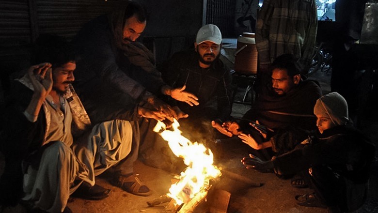 Karachi shivers with sudden cold wave, temperature dropped to 6 degrees last night
