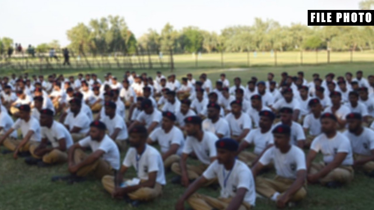 Robbers target trainee police officials in Larkana