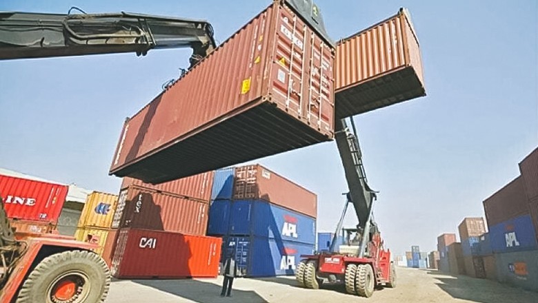 Govt allows re-export of transit cargo stuck at Pakistani ports