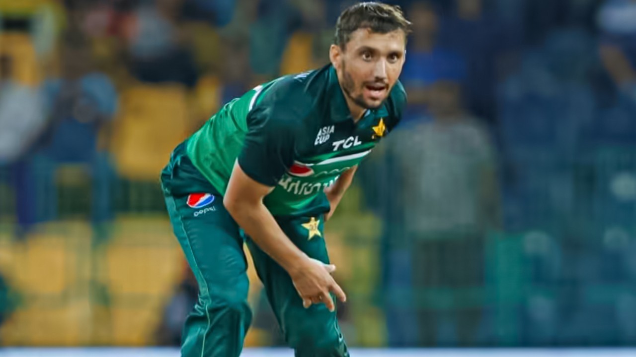 Zaman Khan defends six runs in final over to seal Brisbane Heat victory