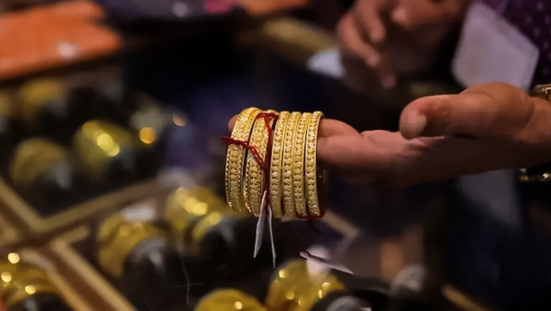 Gold hits new peak after Rs4,300 per tola increase in Pakistan