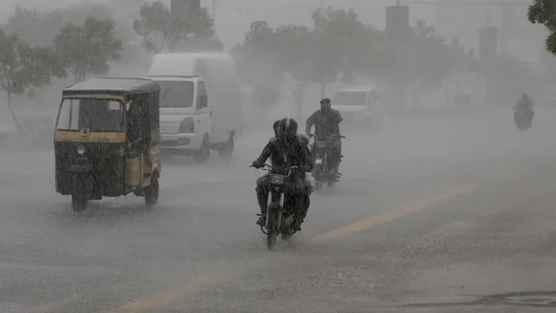 PMD warns Karachi,Sindh of rain, cold spell as westerly wave hits