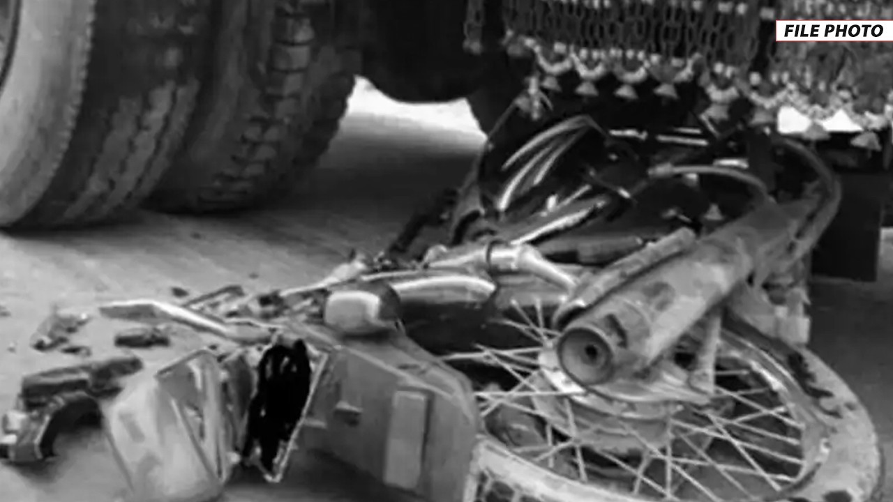 Two motorcyclists killed as trailer hits bike in Karachi’s Landhi area