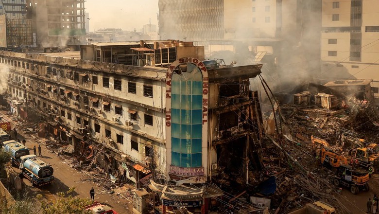 ‘Karachi ko wafaq ke hawalay karo’ banners surface in Karachi