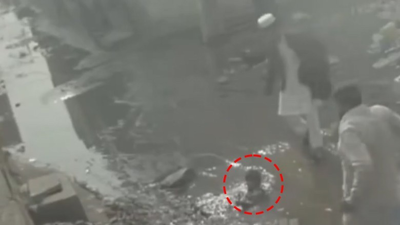 Another child falls into open manhole in Lahore, rescued by bystanders