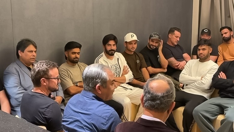 Mohsin Naqvi meets Pakistan players ahead of World Cup clash with India