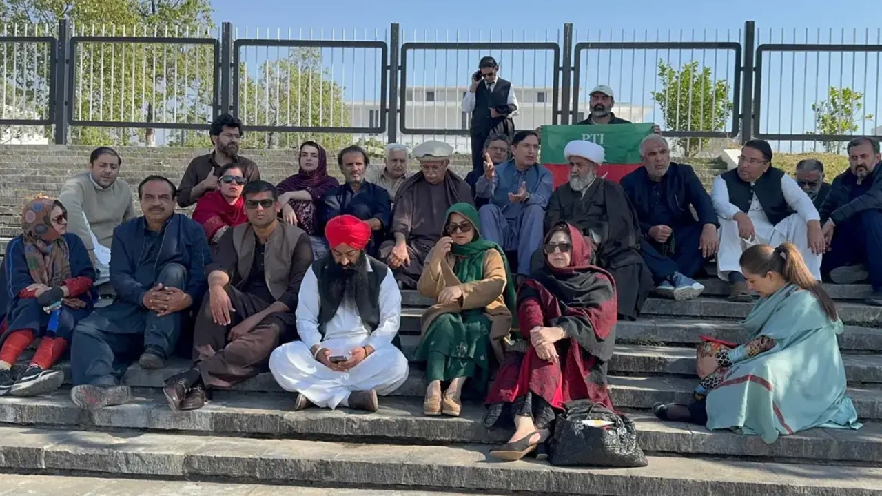 TTAP, PTI sit-in enters fourth day; Roads near Parliament cleared