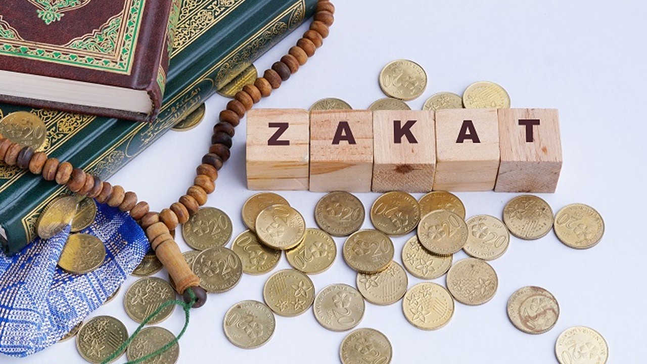 Is it preferable to give Zakat to one person or distribute it among several?