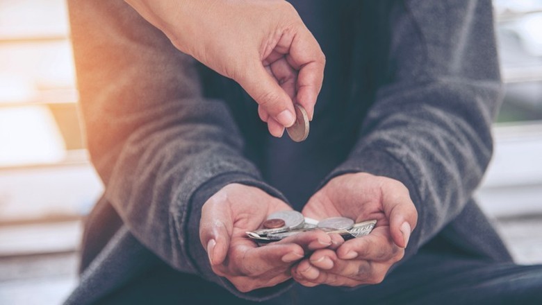 Online beggars will face three months jail and fine of 10,000 dirhams, warns Dubai Police