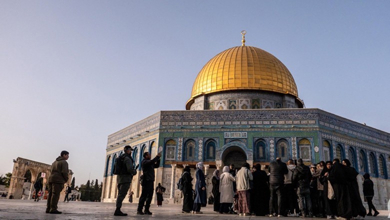 Israel limits Al-Aqsa entry for West Bank Palestinians to 10,000 as Ramazan begins