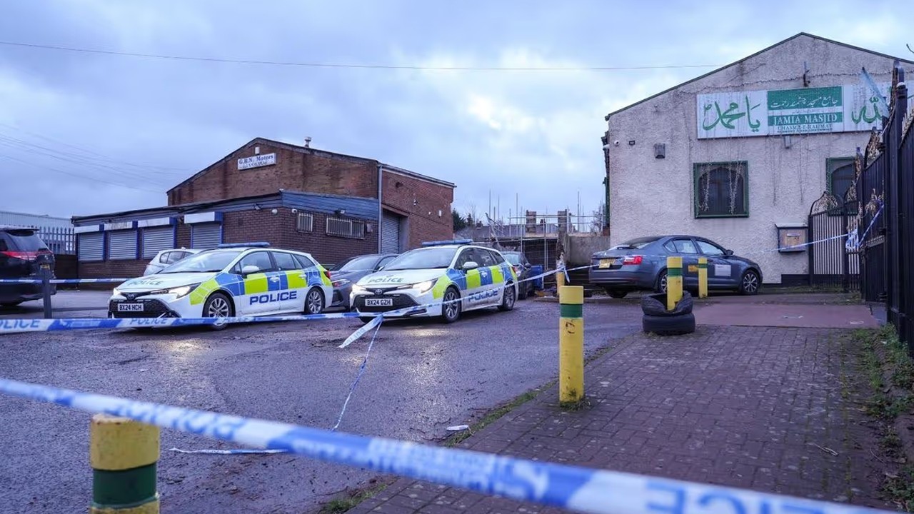 18-year-old British-Pakistani stabbed to death outside UK mosque