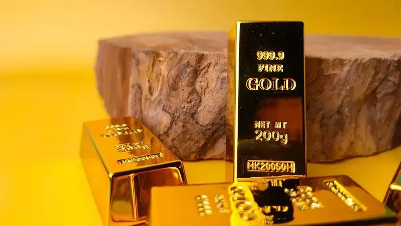 Gold price rises by Rs1,300 per tola in Pakistan