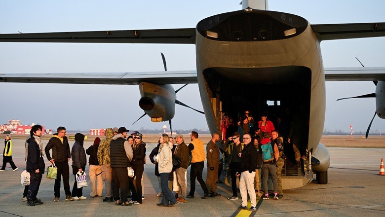 US arranges charter flights to evacuate citizens from Middle East