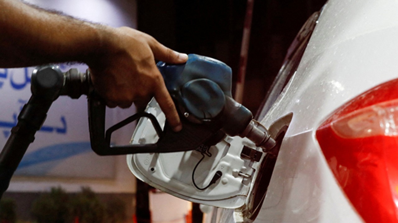 PM Sharif slashes petrol price by Rs80/litre, new rate set at Rs378