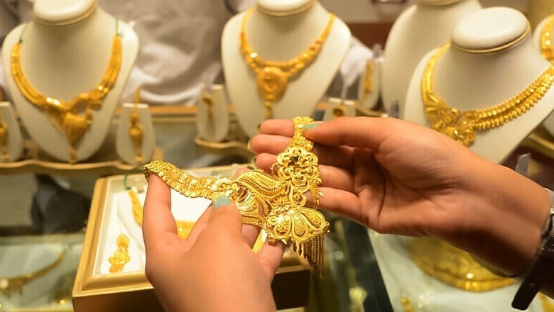 Gold prices register big drop in Pakistan