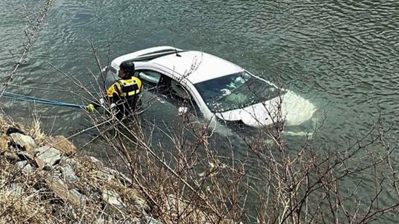Woman, child killed as car plunges into canal