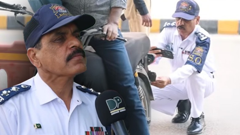 Traffic police continue crackdown on vehicles without proper number plates in Karachi