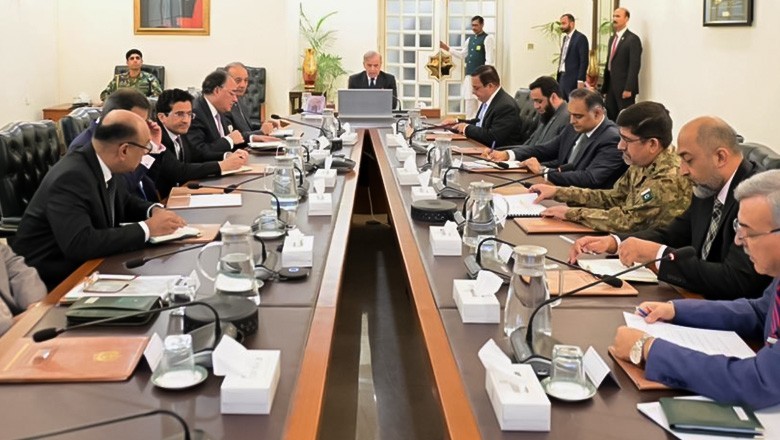 PM Shehbaz prioritizes energy planning, EV shift to tackle power crisis