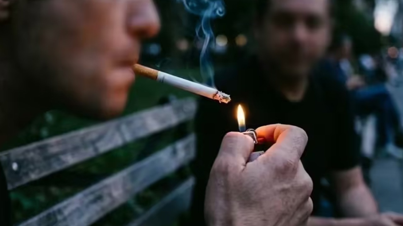 UK approves lifetime smoking ban for under-18s