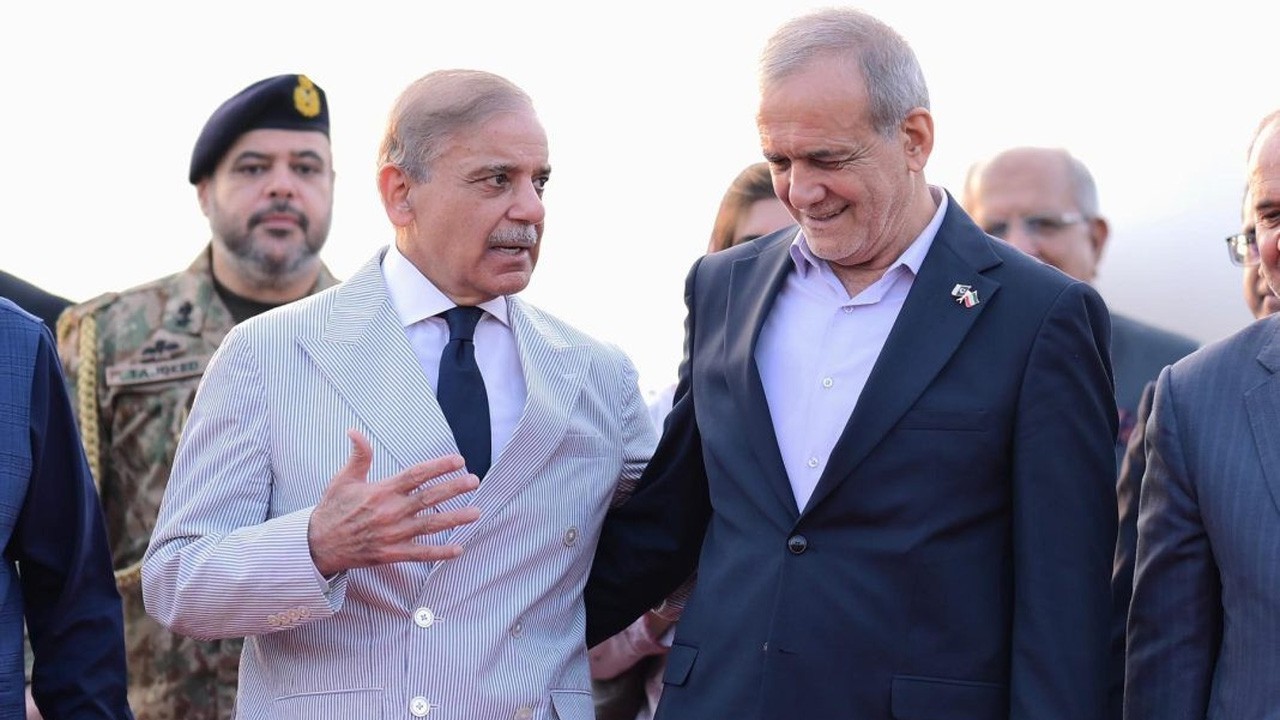 Pakistan PM tells Iranian president, country ready to act as “honest and sincere facilitator” to support dialogue and regional stability