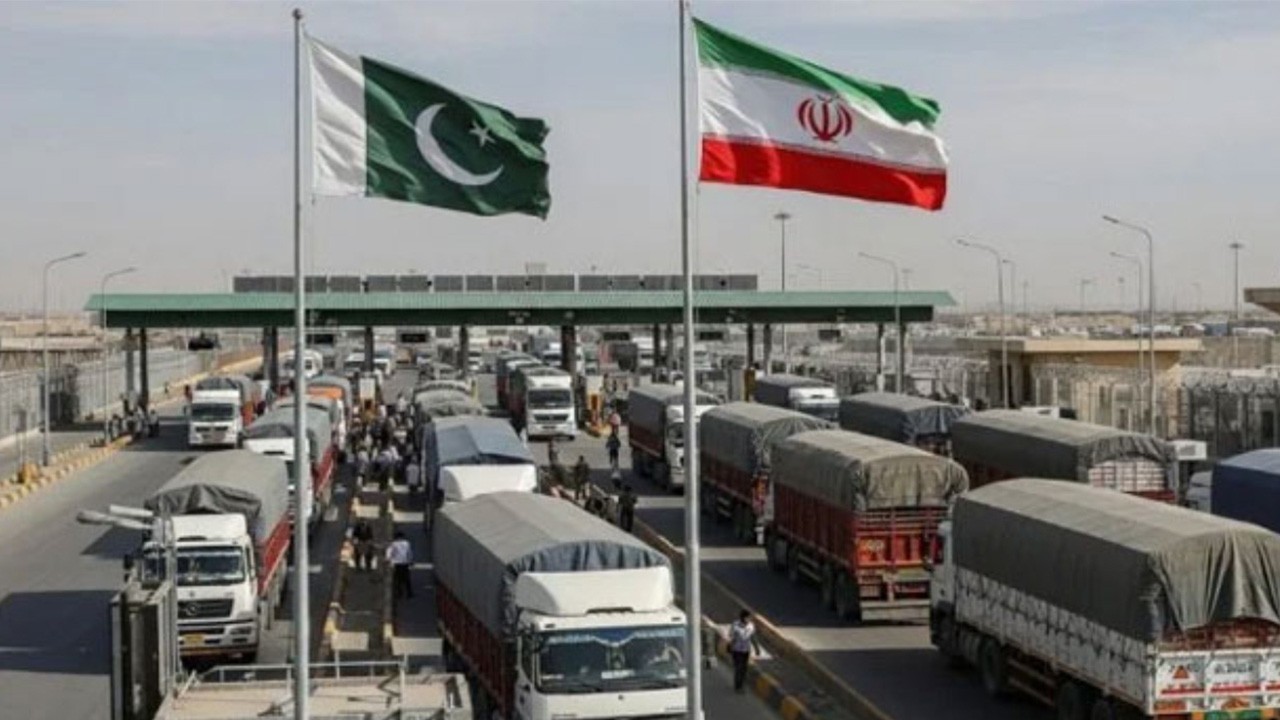 Pakistan allows transit of foreign goods to Iran through its territory