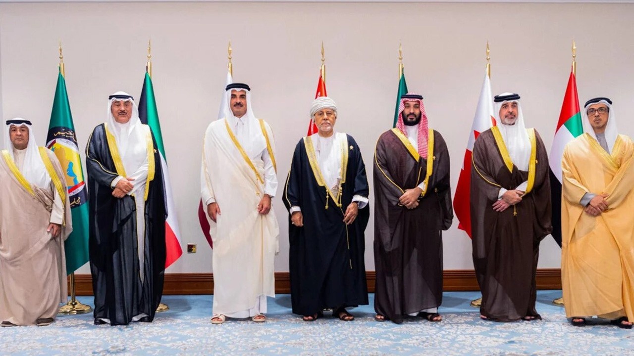 Gulf leaders meet in Saudi Arabia to discuss response to Iranian strikes