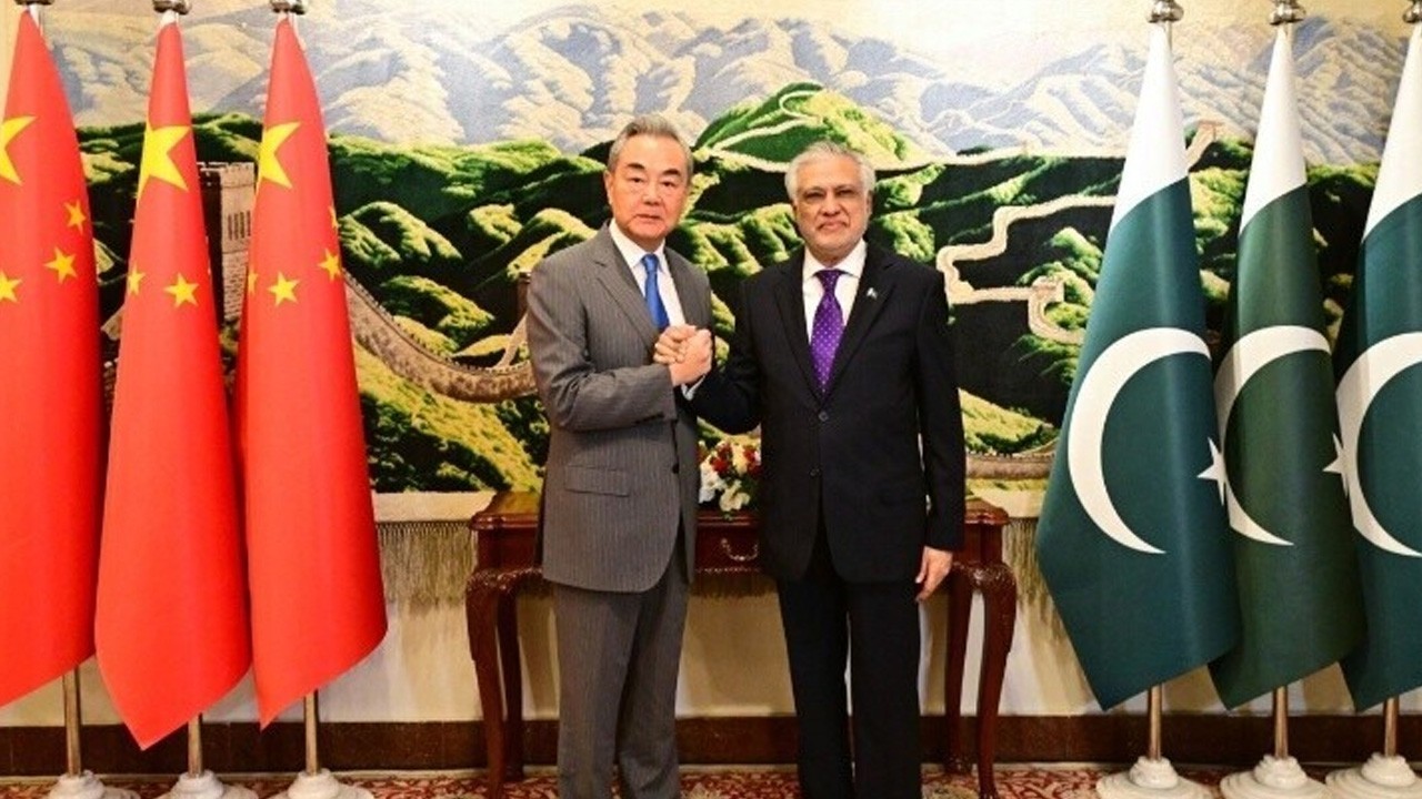 FM Dar hopeful of progress in US‑Iran talks, urges peaceful settlement through negotiations