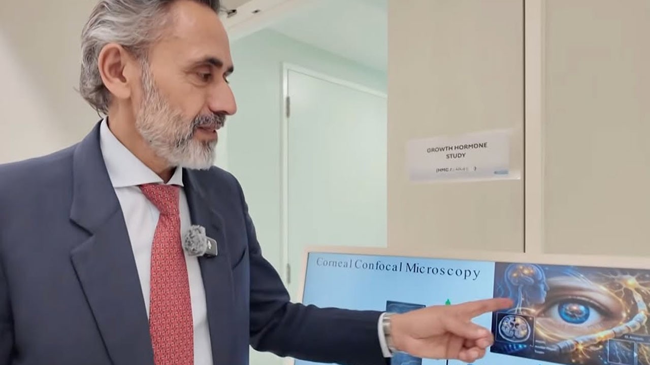 Qatar-based British-Pakistani scientist develops AI eye scan for early dementia diagnosis
