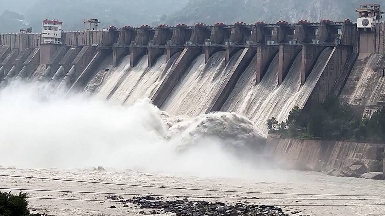 Sialkot authorities on alert as India opens spillway gates of dam on Chenab River