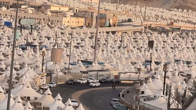 Pilgrims fill Mina tent city as annual Hajj begins in Saudi Arabia