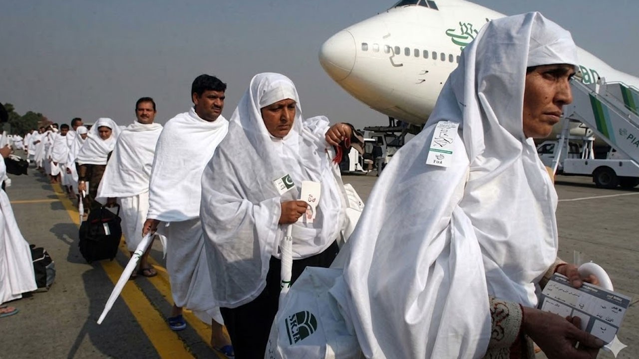 First group of Hajj pilgrims returns home