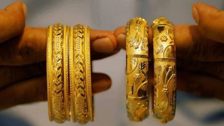 Gold prices jump Rs4,600 per tola in Pakistan