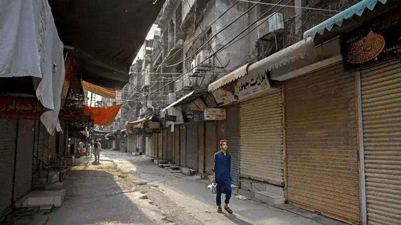 Government extends market hours across Pakistan amid summer heat