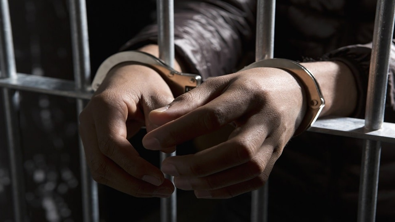 Mother, son held as Karachi police bust another online drug delivery network