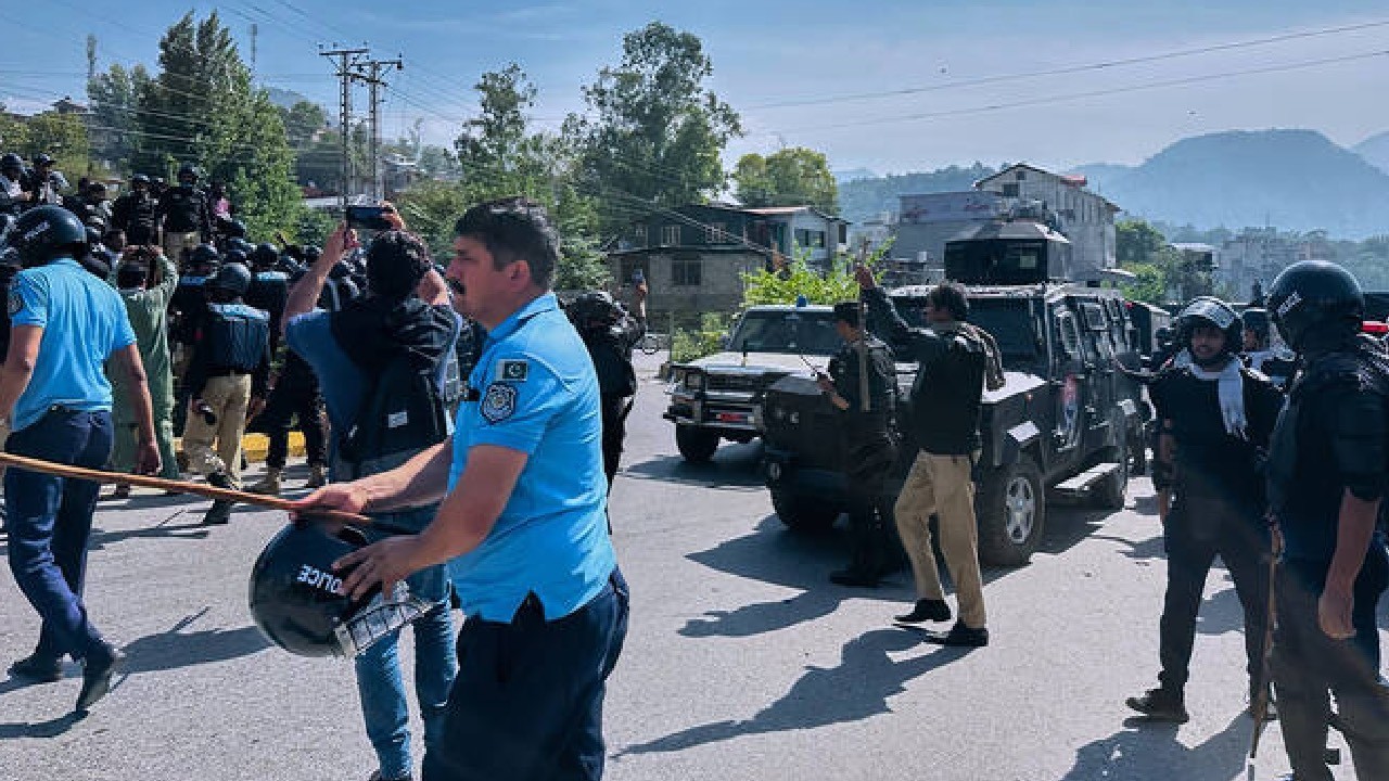 AJK arrests 72 in crackdown on banned group