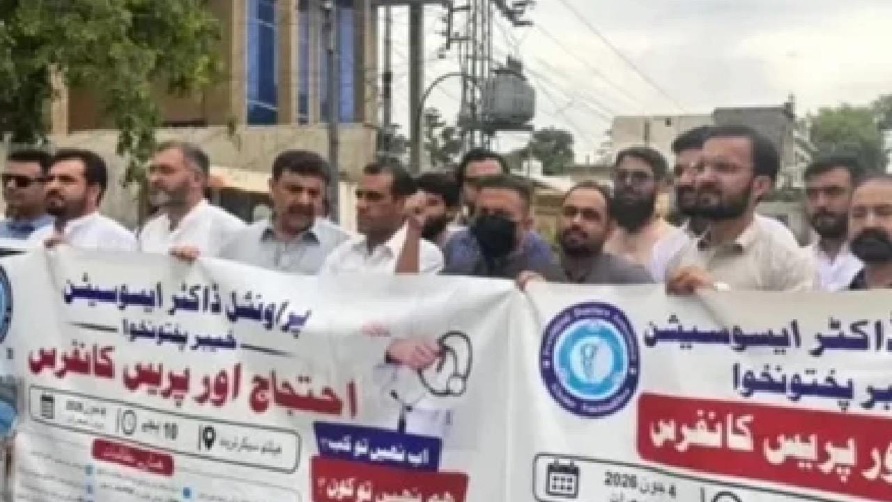 K-P doctors demand 100% pay hike